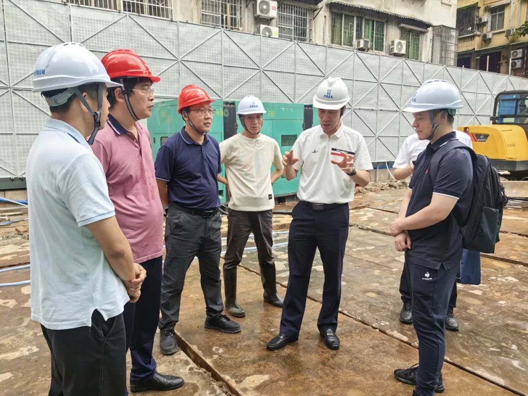 广州建筑集团党委书记、董事长李水江一行到“黉桥·小石集”项目开展安全生产检查